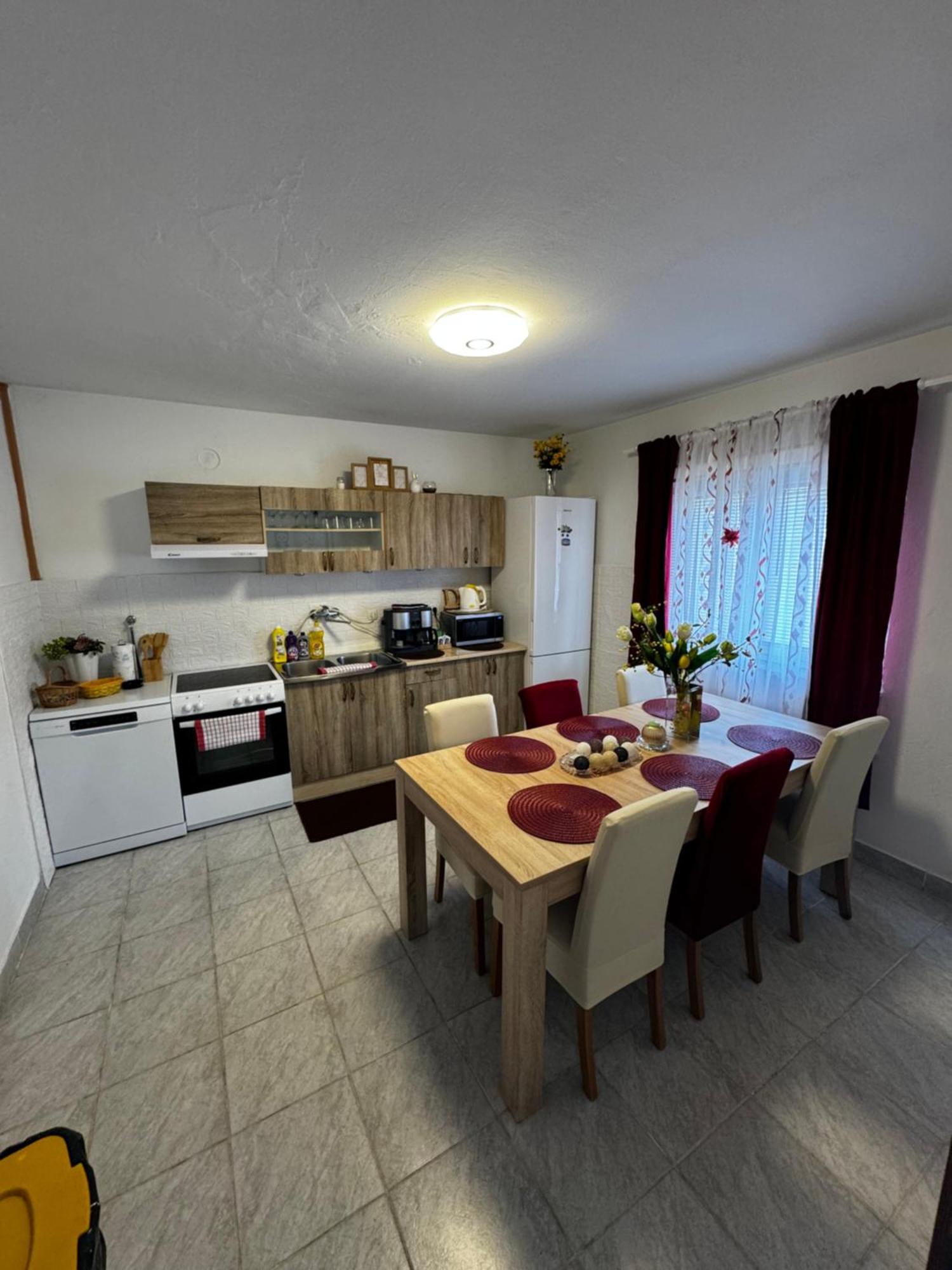 סנג' Apartment Danijela מראה חיצוני תמונה